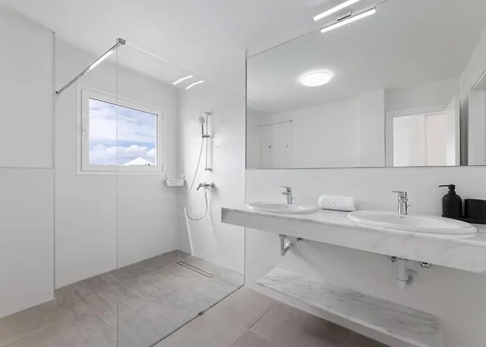 Ocean Views And Relax In Lanzarote Villa