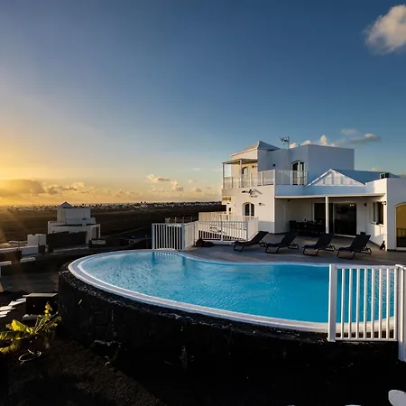 Ocean Views And Relax In Lanzarote Вилла